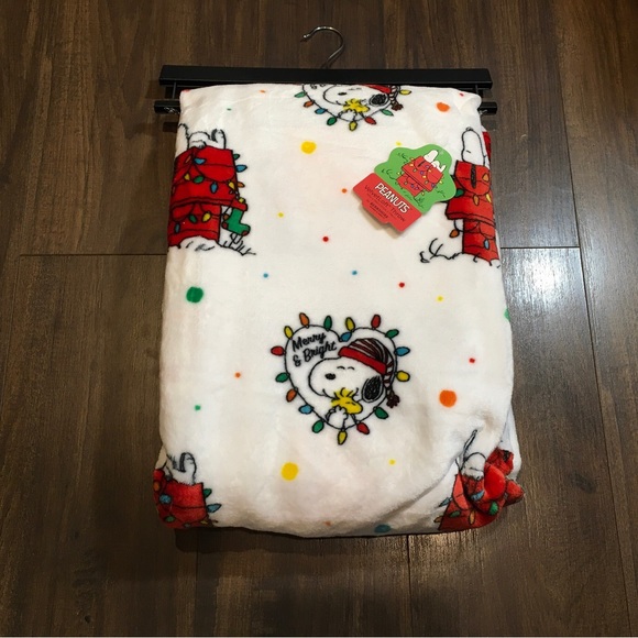 Peanuts Snoopy “Be Merry & Bright” Soft Throw Blanket Collection - Picture 4 of 5